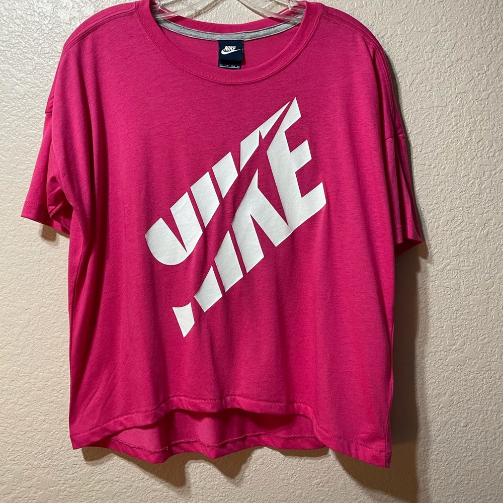 Nike pink workout top. Like new.